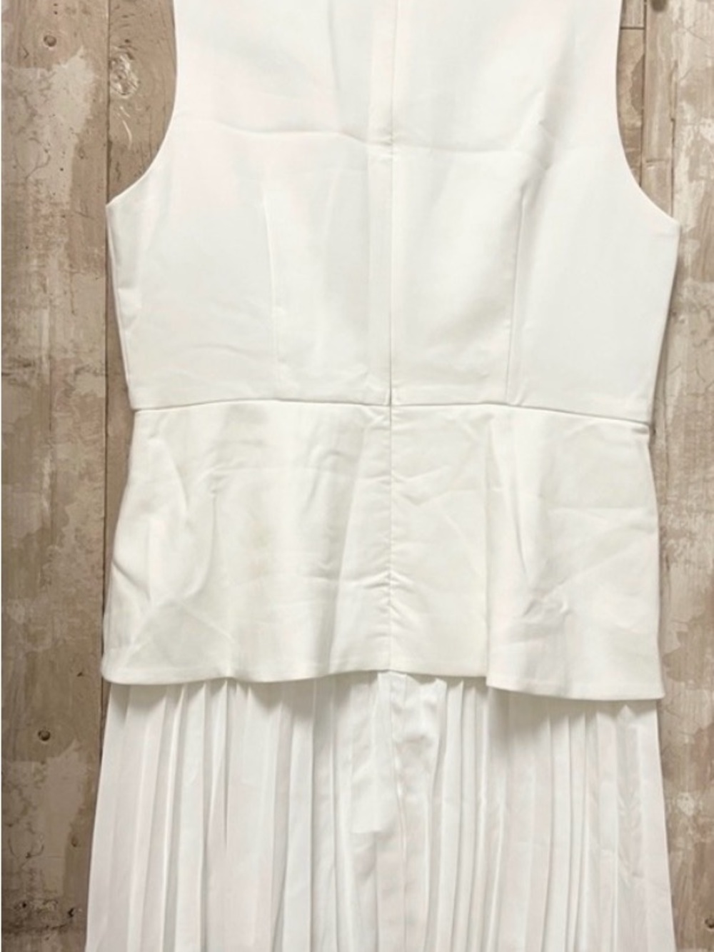 Commense Sleeveless White Pleated Mini Dress - Picture 5 of 6